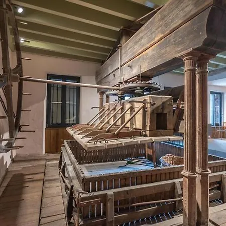 Le Pressoir De Nestor * Monthelon (Marne)